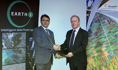 Earth-i CEO, Richard Blain (left) meeting with Telespazio VEGA CEO, Peter Young
