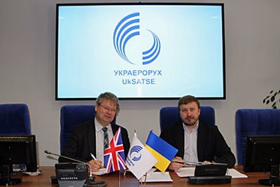 From left to right, Mike Shorthose, Executive Chairman of Helios and Oleksandr Dotsenko, Acting Director of UkSATSE