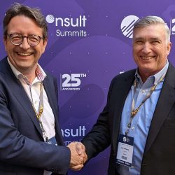 Satellite Vu founder and CEO, Anthony Baker and Viasat VP of Real-Time Earth, John Williams, shaking hands